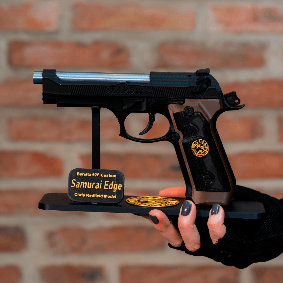 Beretta 92F Custom "Samurai Edge" — Chris Redfield Model | Réplica 3D Realista Escala 1:1